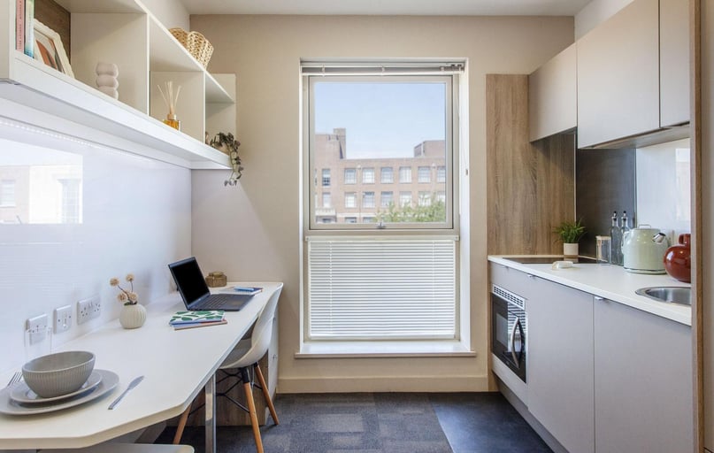 Kings Road, City Centre, Reading - Image 1